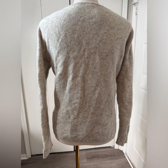 Babaton V-Neck Cream Sweater - Picture 4 of 8